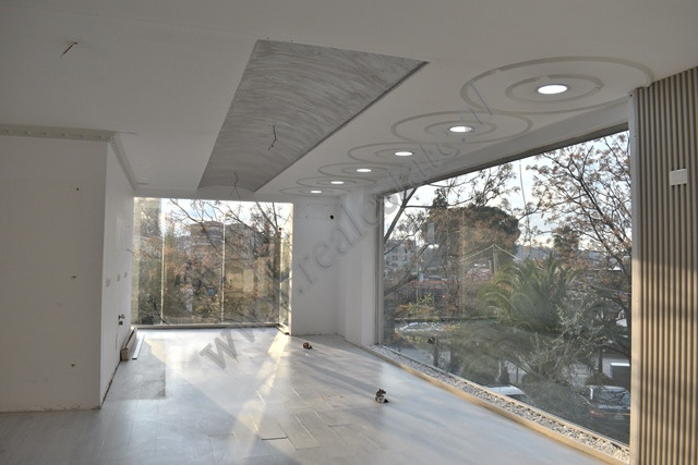 Zyre me qira ne rrugen Muhamet Gjollesha ne Tirane